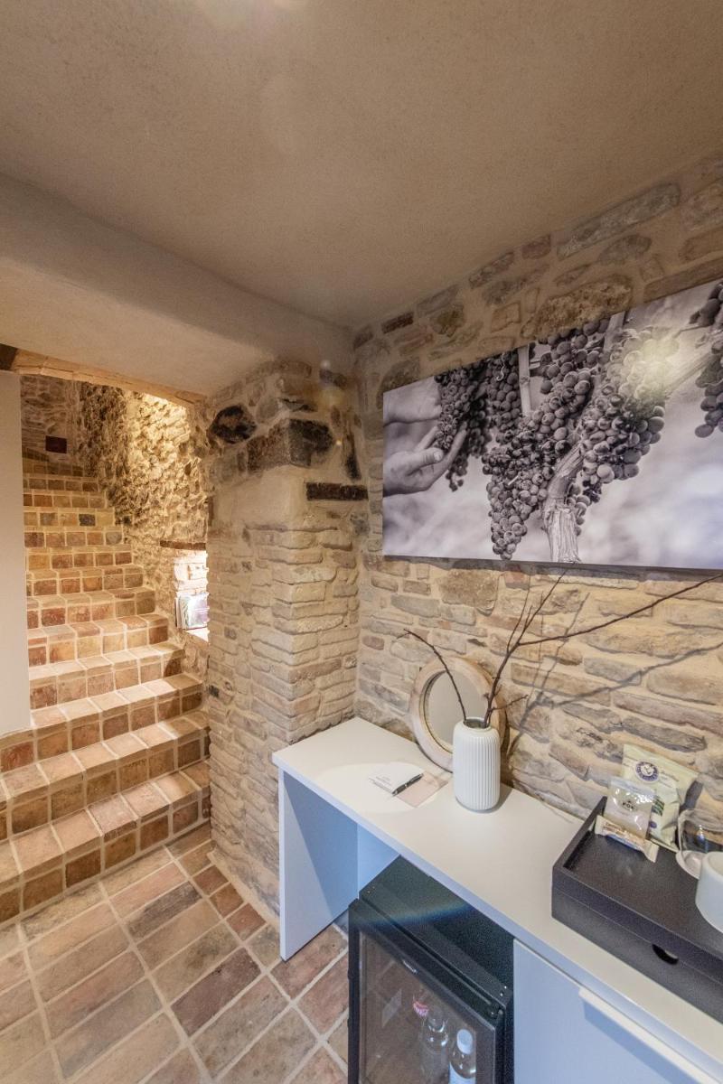 Borgo Baccile by Vini Fantini