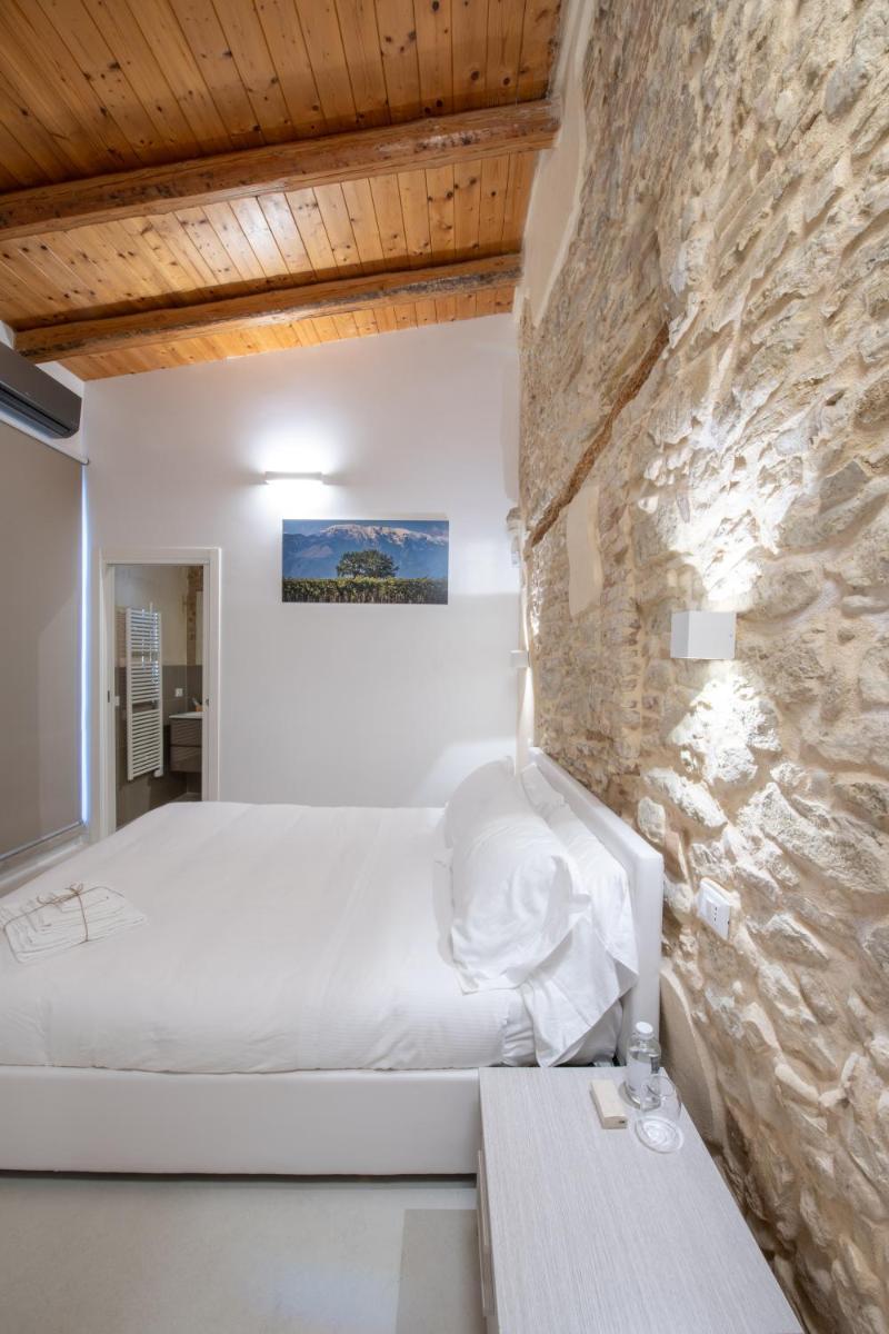 Borgo Baccile by Vini Fantini