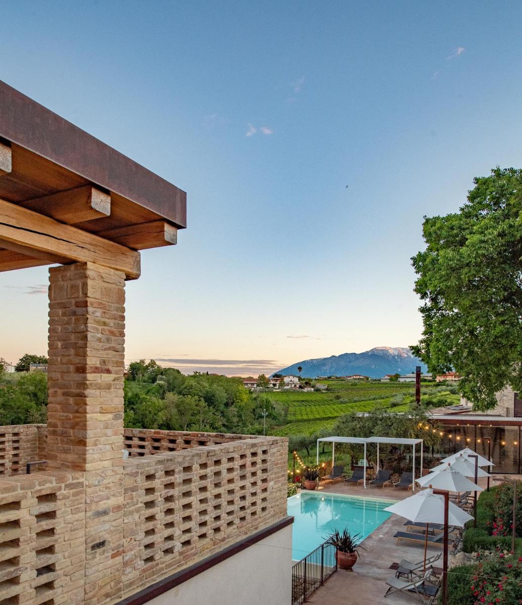 Borgo Baccile by Vini Fantini