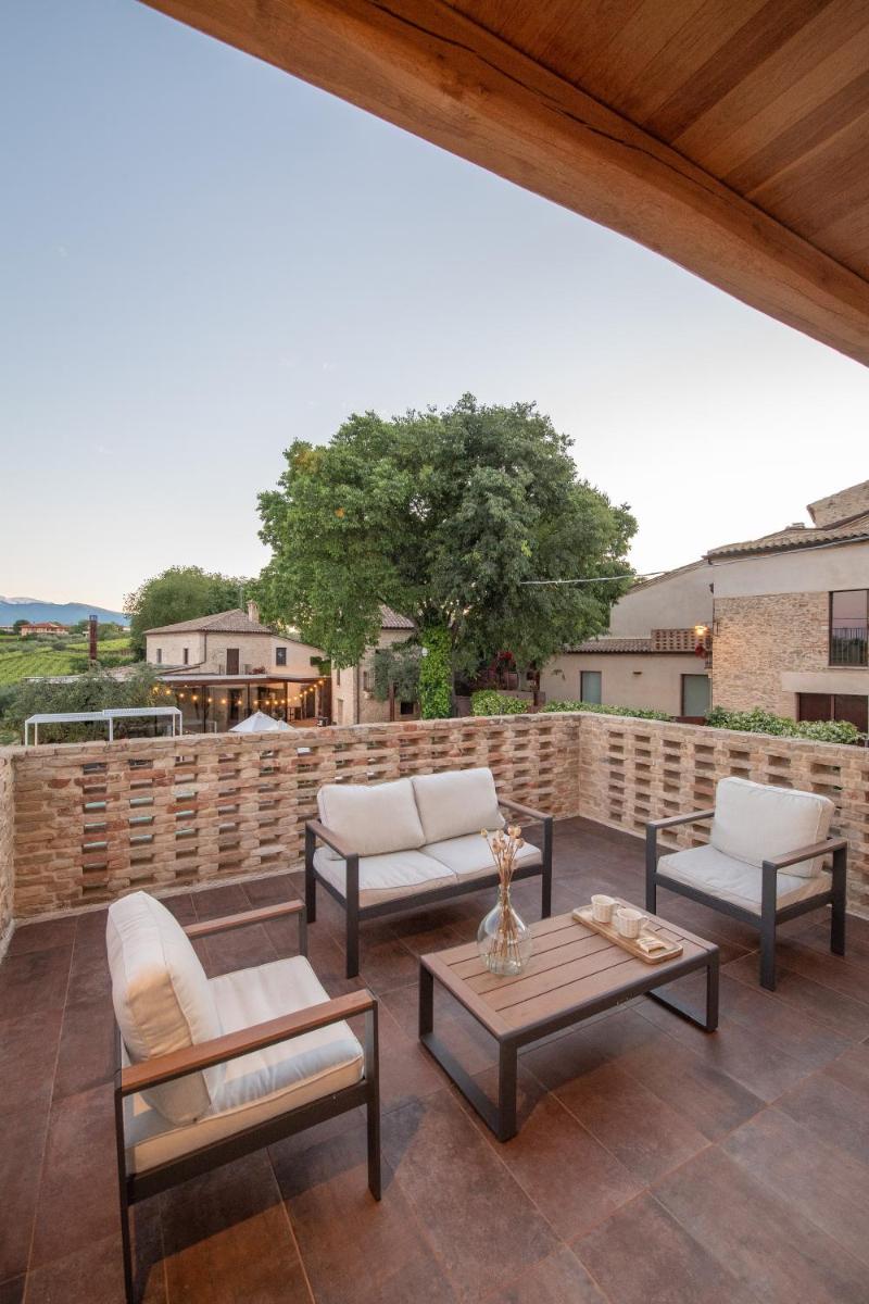 Borgo Baccile by Vini Fantini