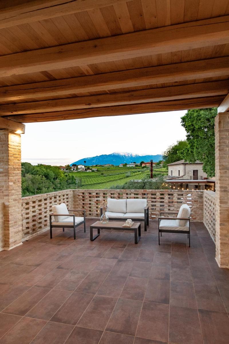 Borgo Baccile by Vini Fantini