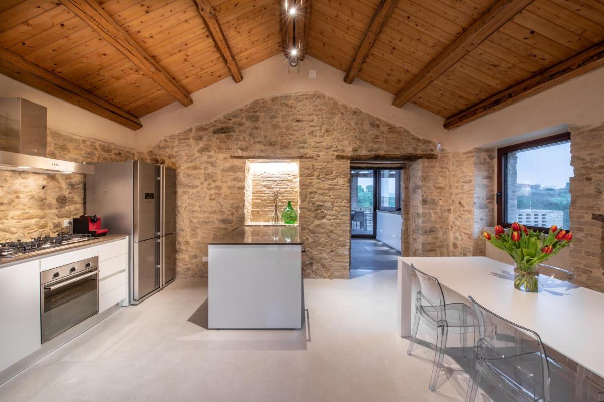 Borgo Baccile by Vini Fantini