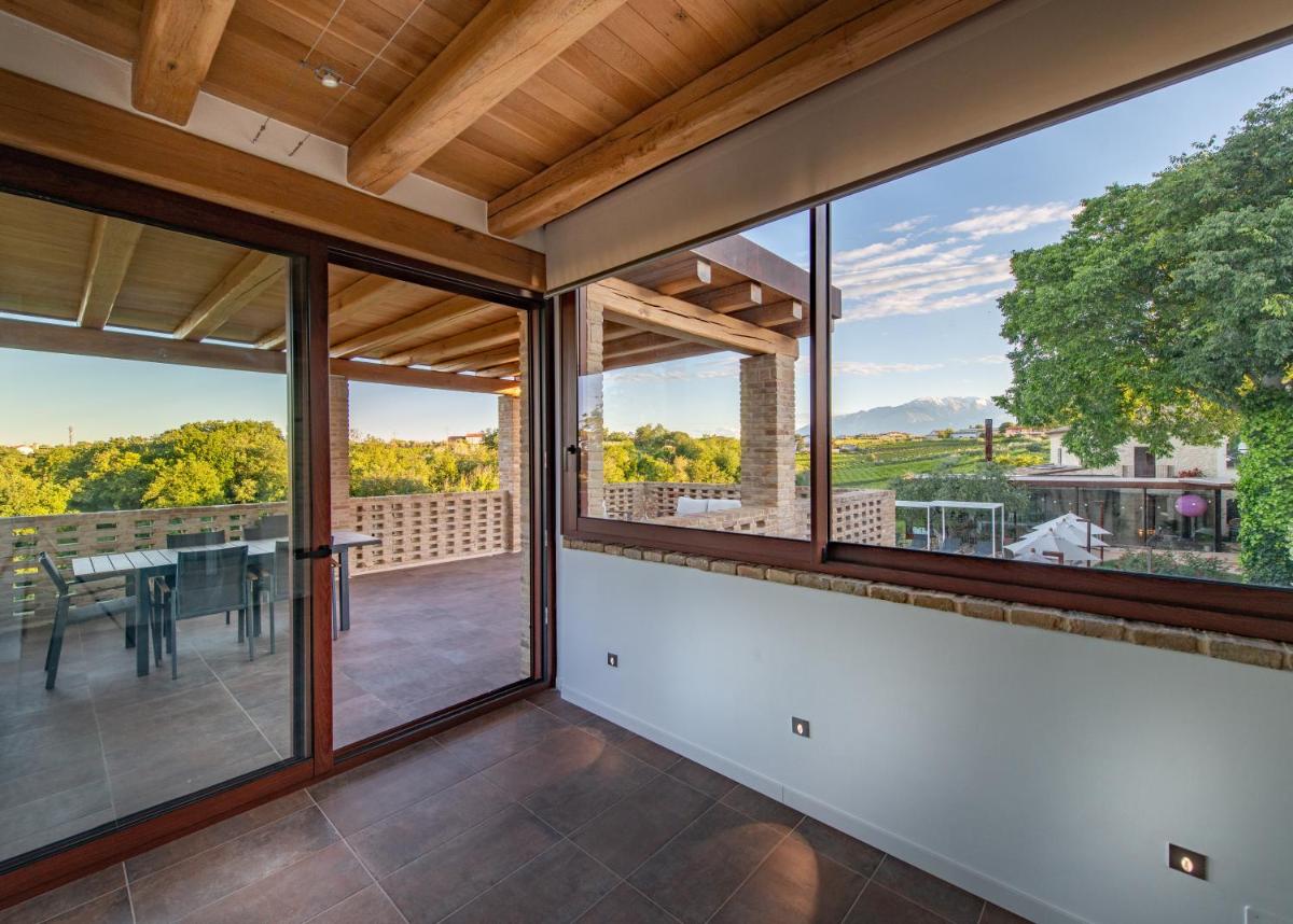 Borgo Baccile by Vini Fantini