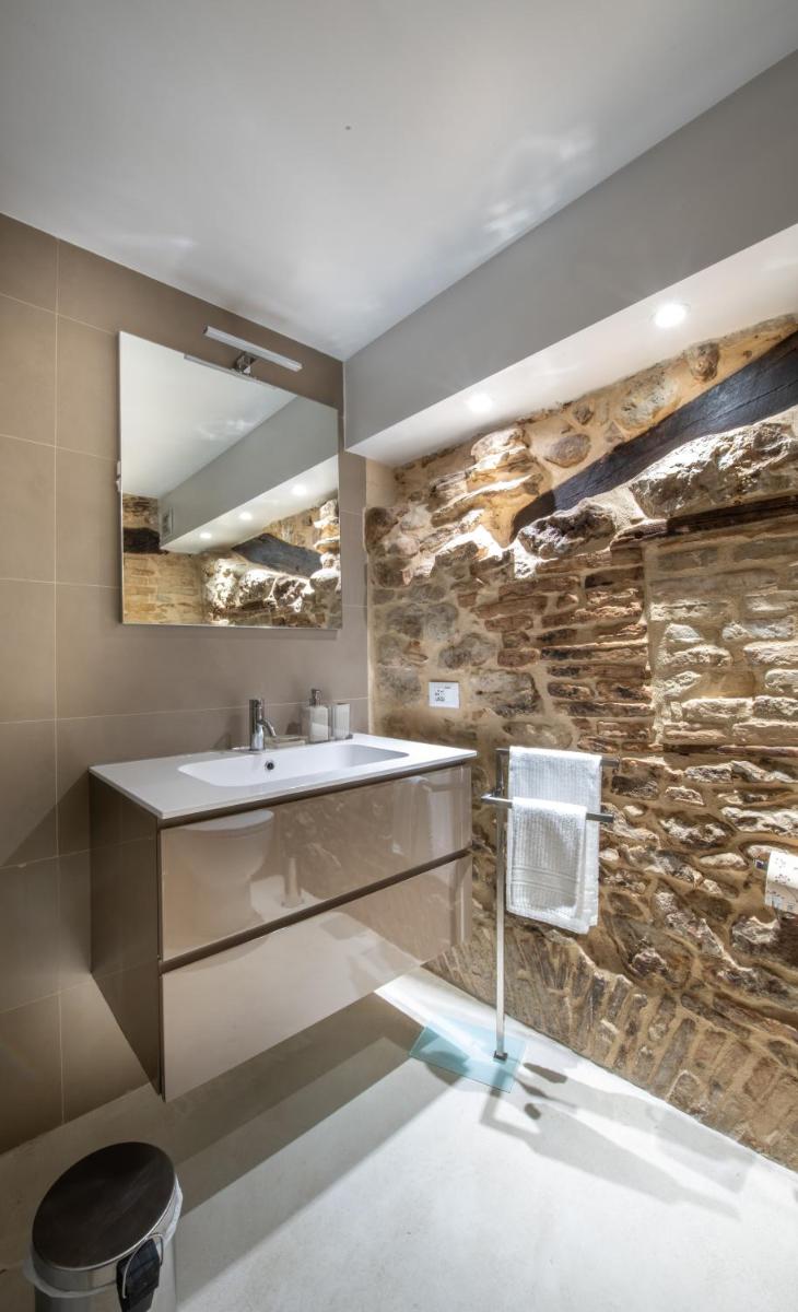 Borgo Baccile by Vini Fantini