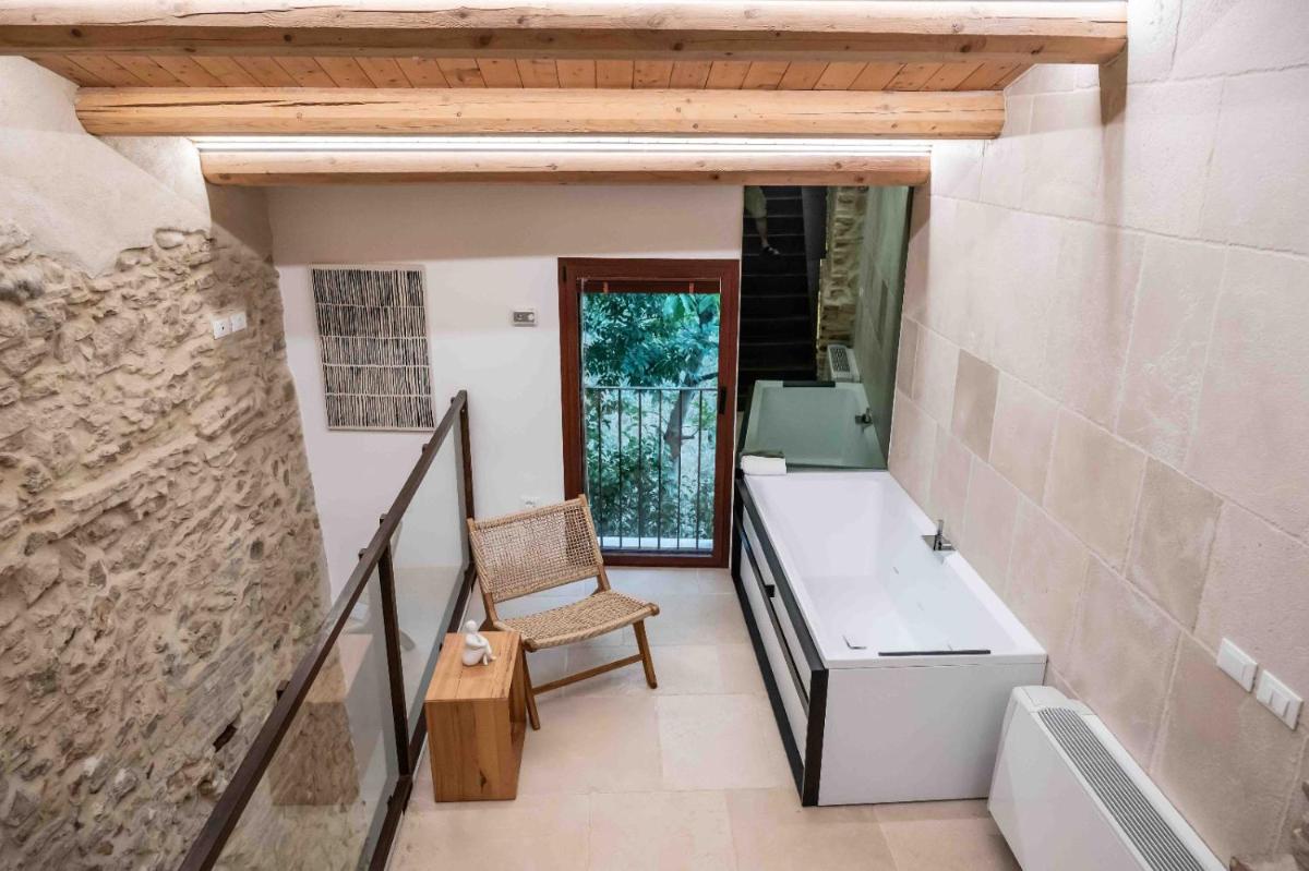 Borgo Baccile by Vini Fantini