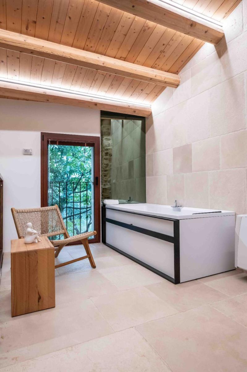 Borgo Baccile by Vini Fantini