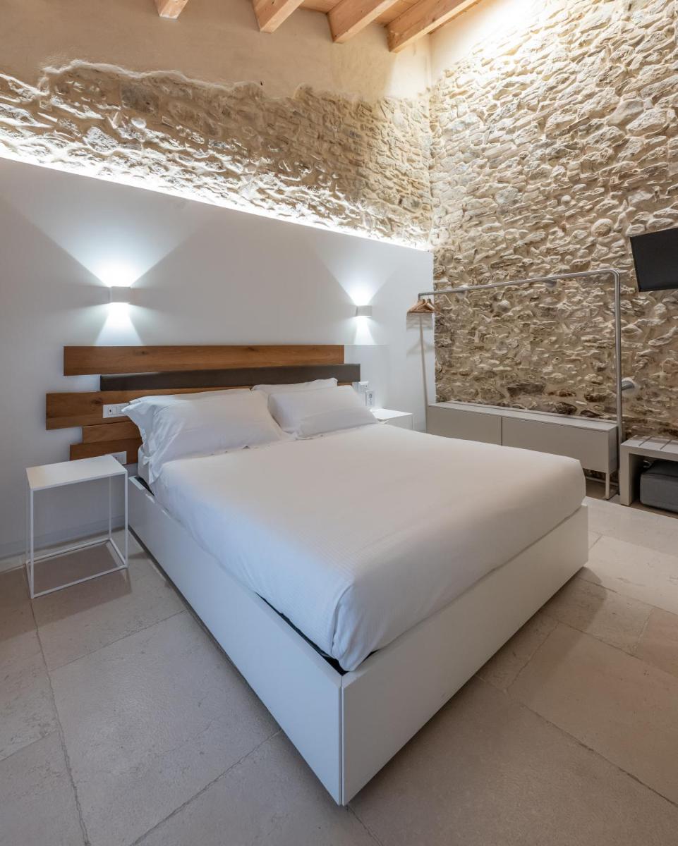 Borgo Baccile by Vini Fantini
