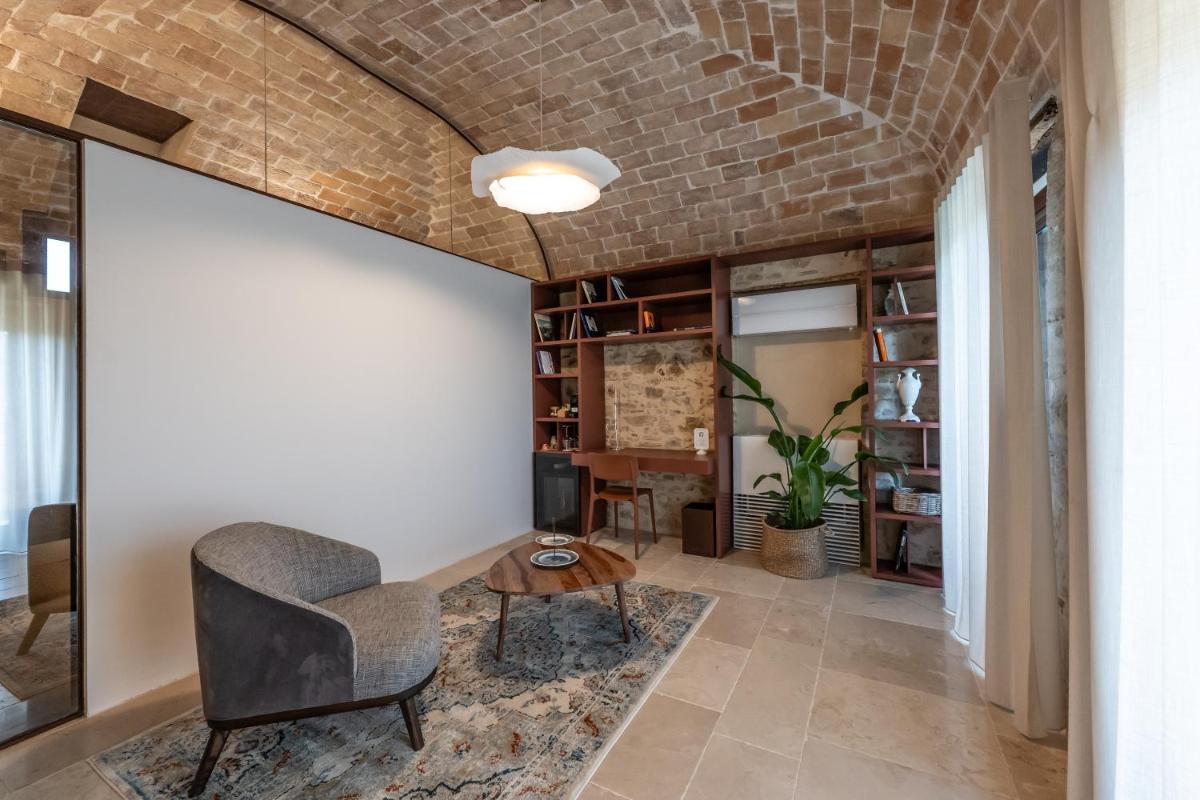 Borgo Baccile by Vini Fantini
