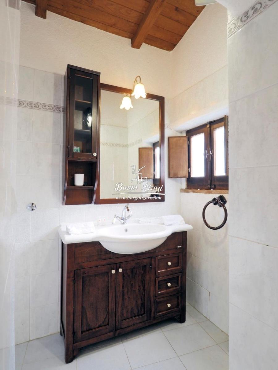 Relais Borgo Lizori Country House