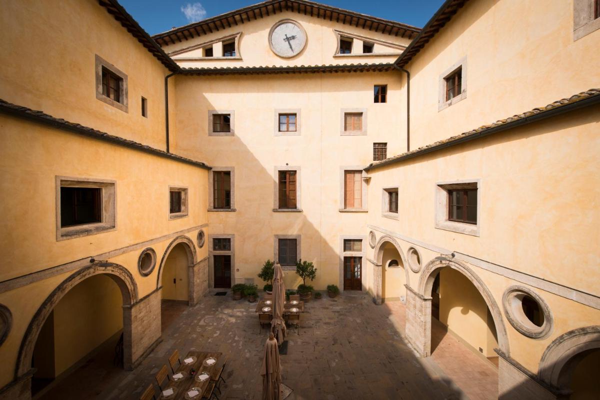 Borgo Pignano Volterra Tuscany
