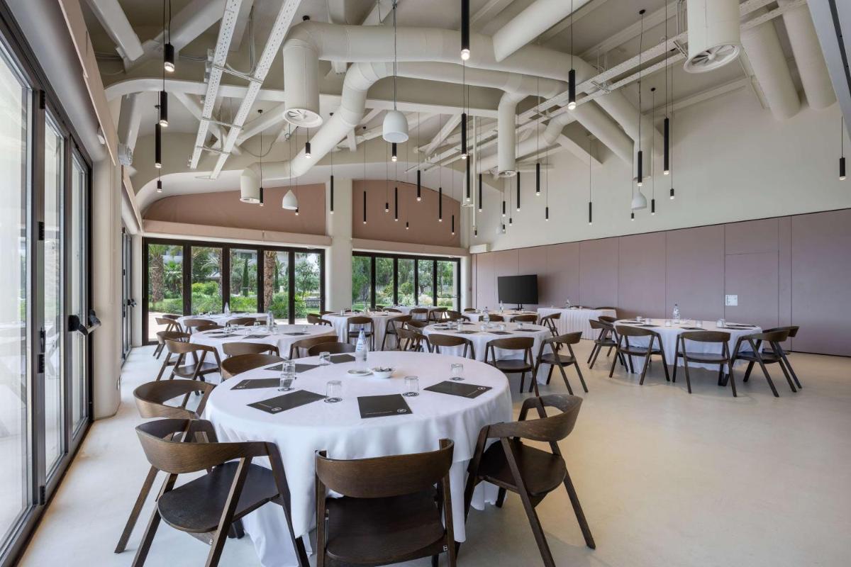 Isla Brown Corinthia Resort & Spa, Curio Collection by Hilton