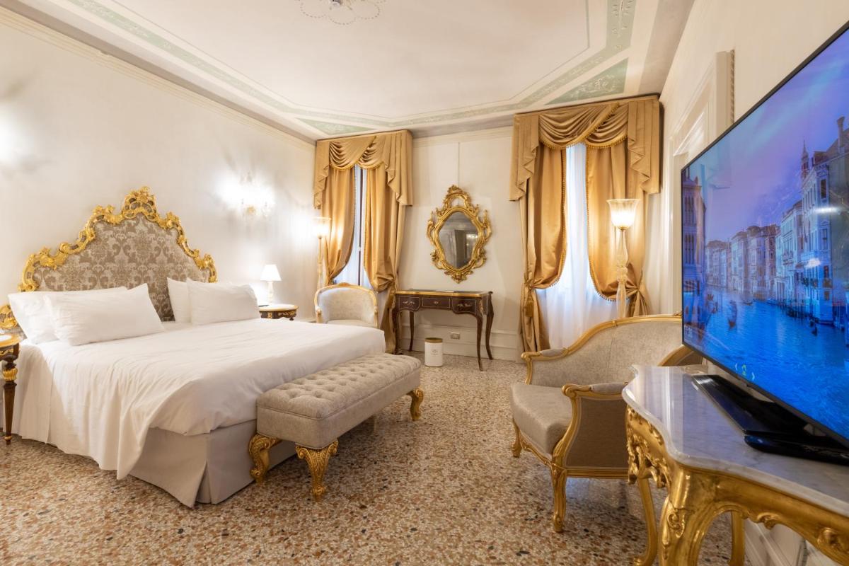 Ca' Bonfadini Historic Experience