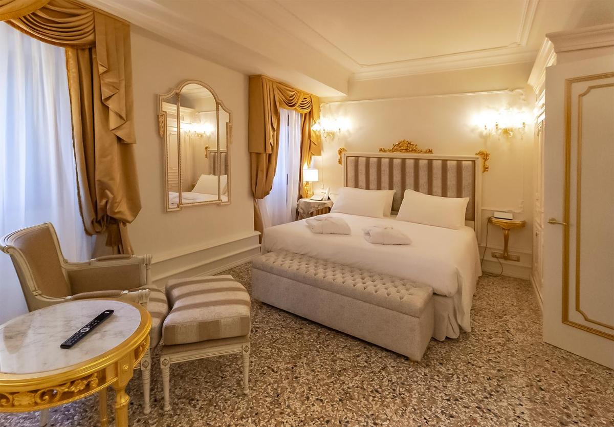 Ca' Bonfadini Historic Experience