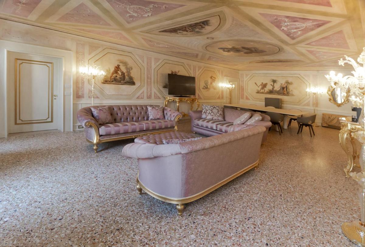 Ca' Bonfadini Historic Experience