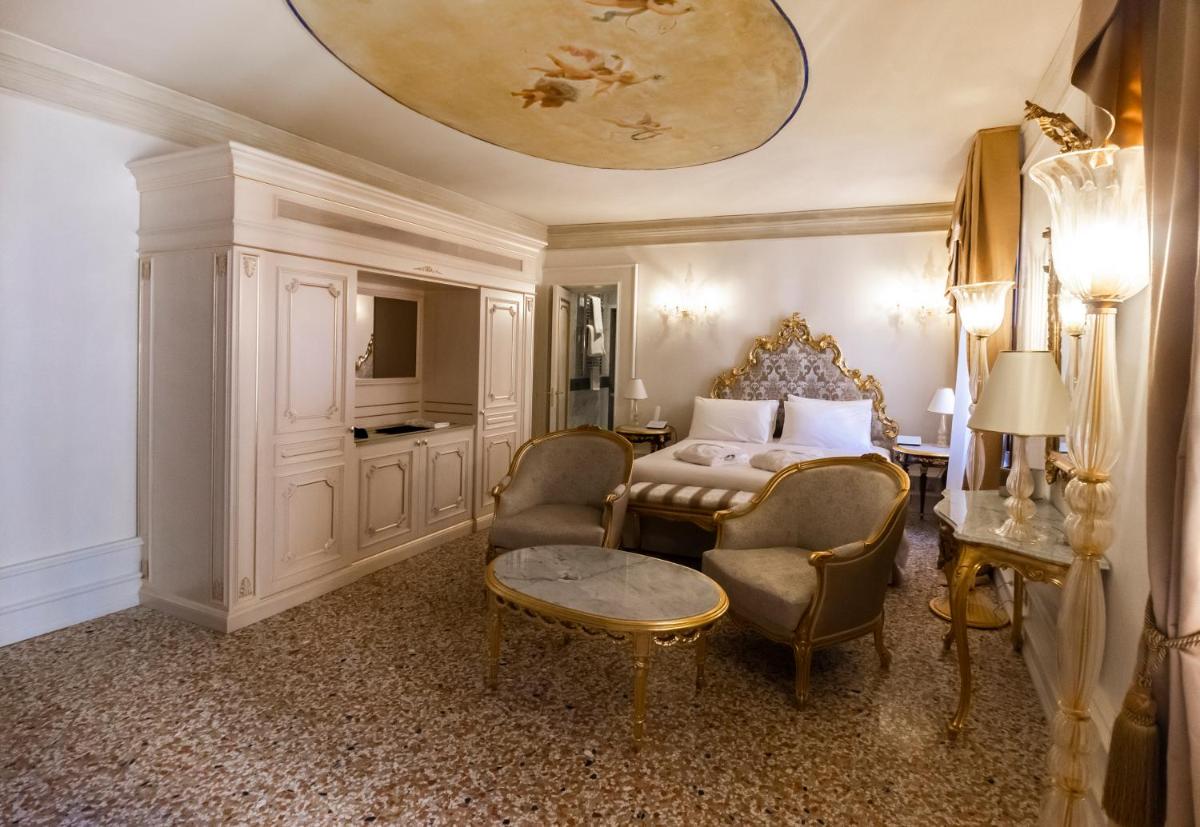 Ca' Bonfadini Historic Experience