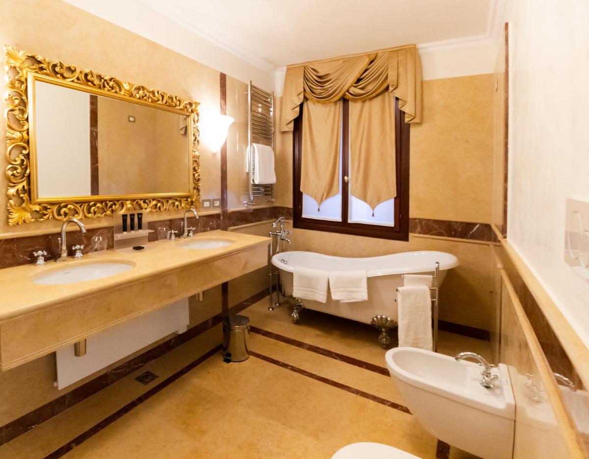 Ca' Bonfadini Historic Experience