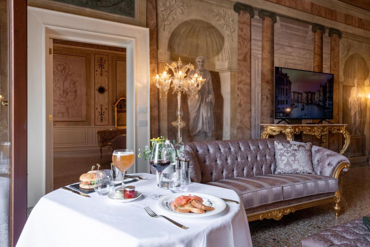 Ca' Bonfadini Historic Experience