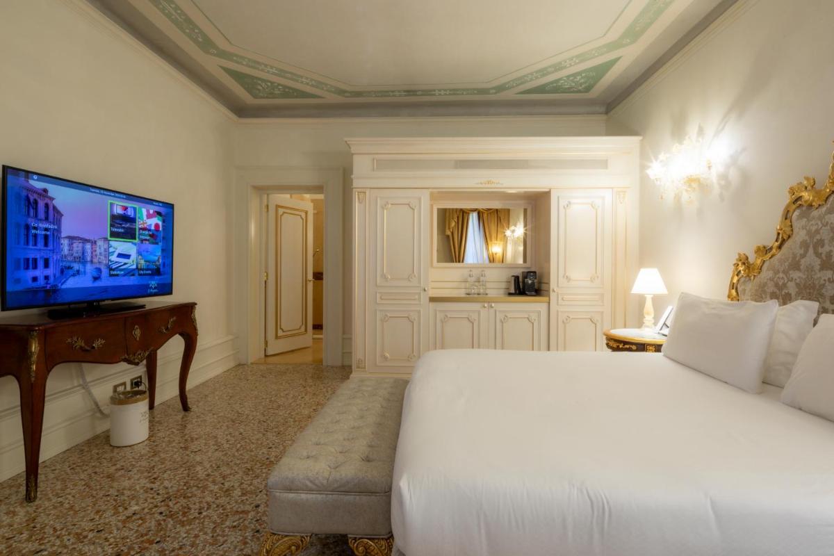 Ca' Bonfadini Historic Experience