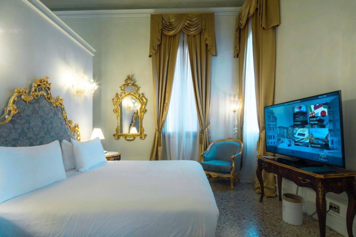 Ca' Bonfadini Historic Experience