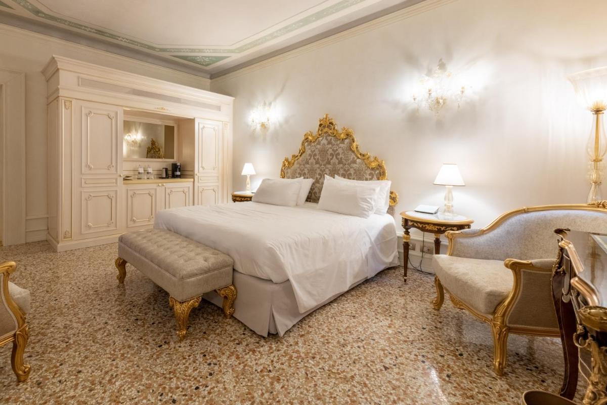 Ca' Bonfadini Historic Experience