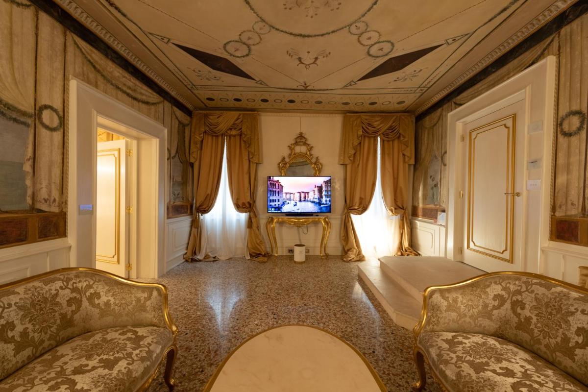 Ca' Bonfadini Historic Experience