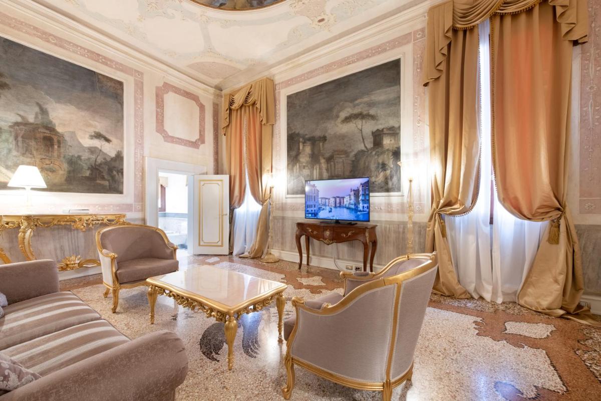 Ca' Bonfadini Historic Experience
