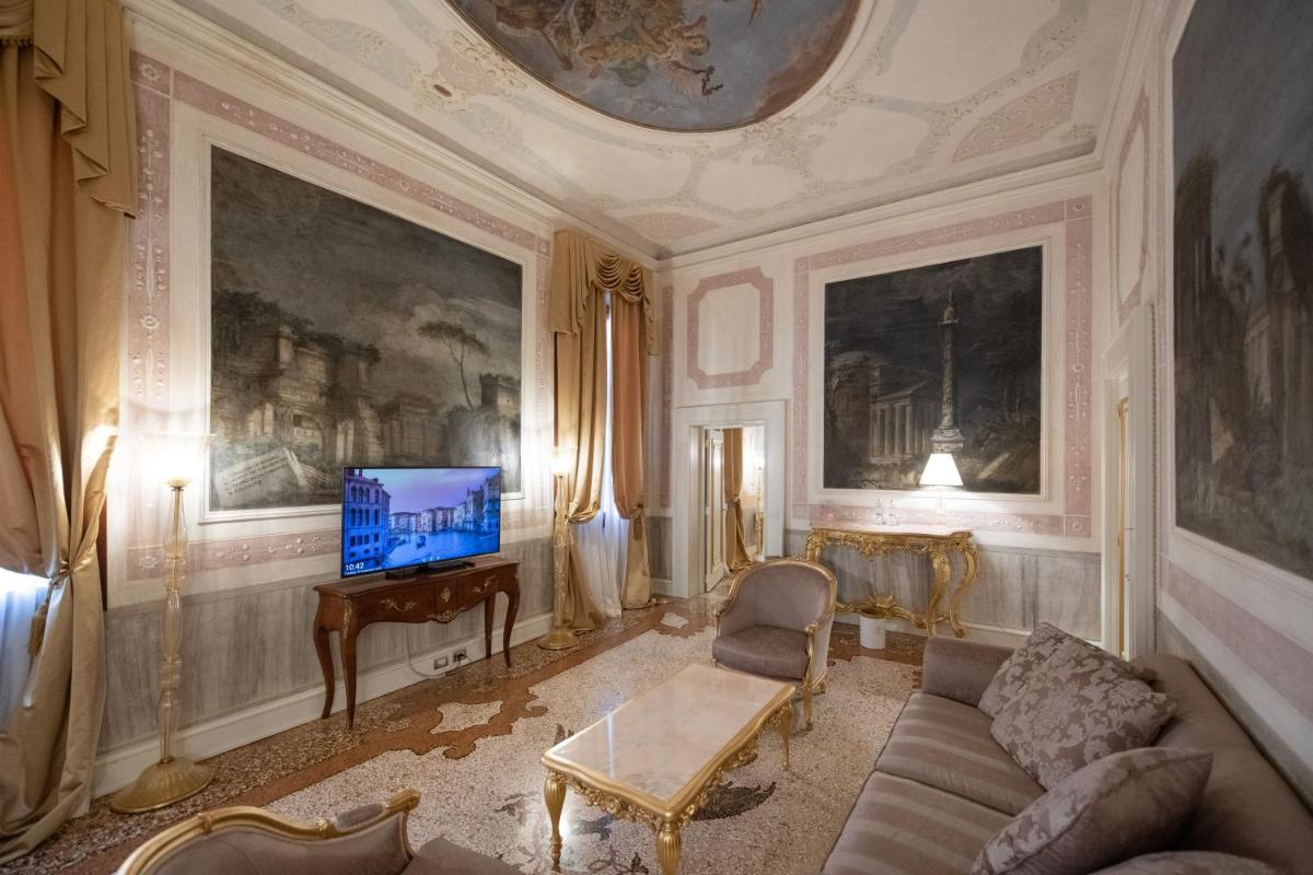Ca' Bonfadini Historic Experience