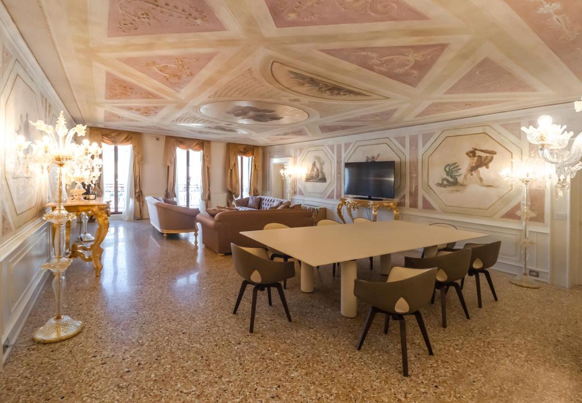 Ca' Bonfadini Historic Experience