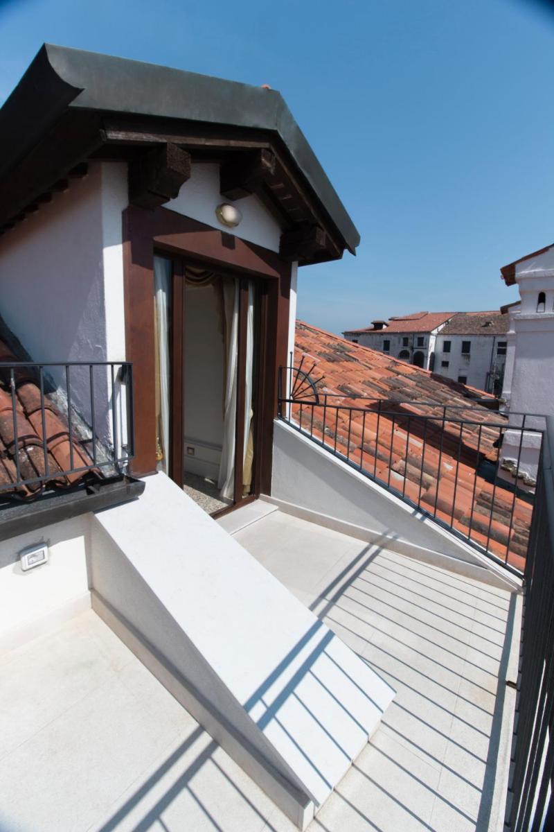 Ca' Bonfadini Historic Experience