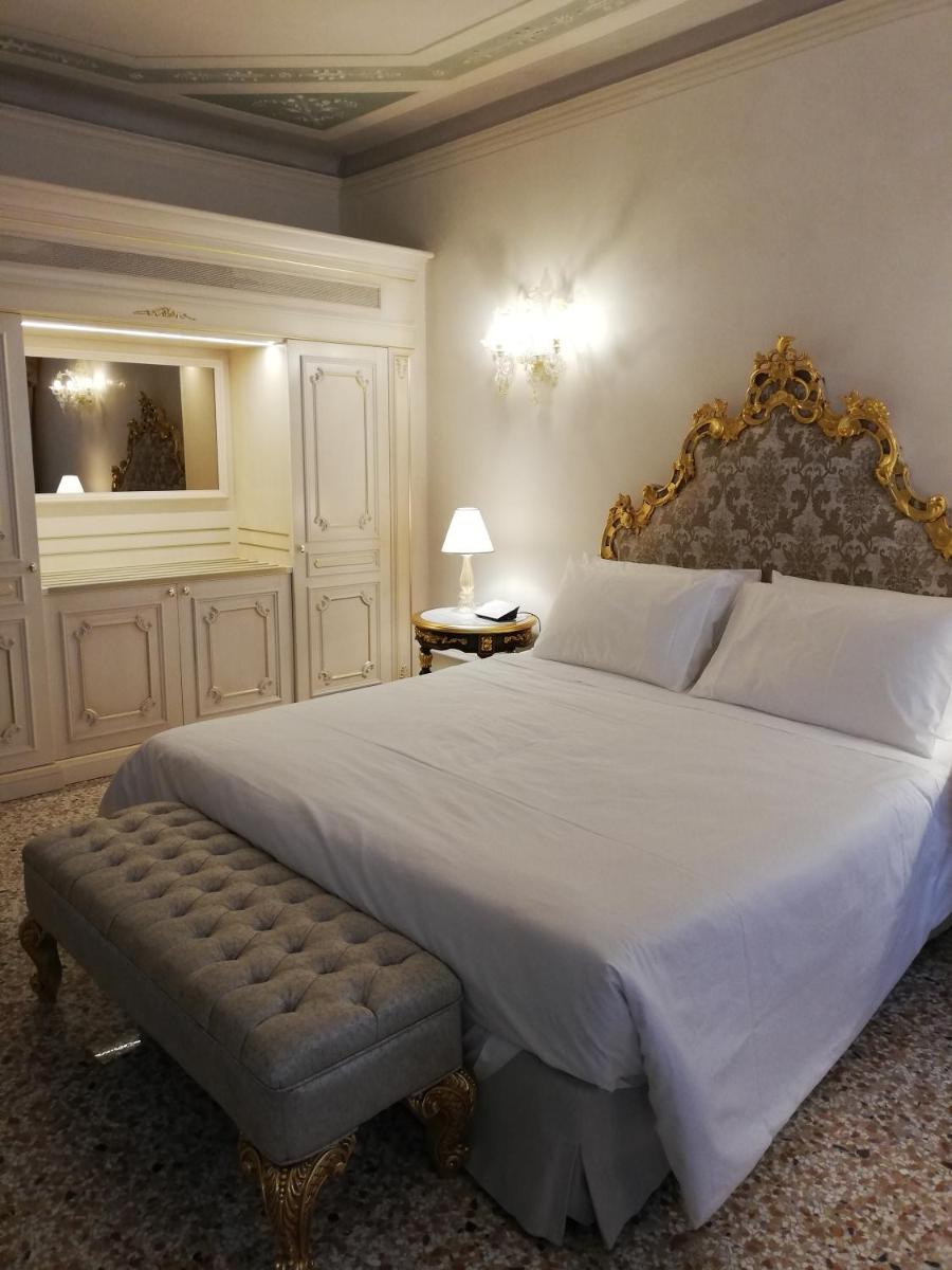 Ca' Bonfadini Historic Experience