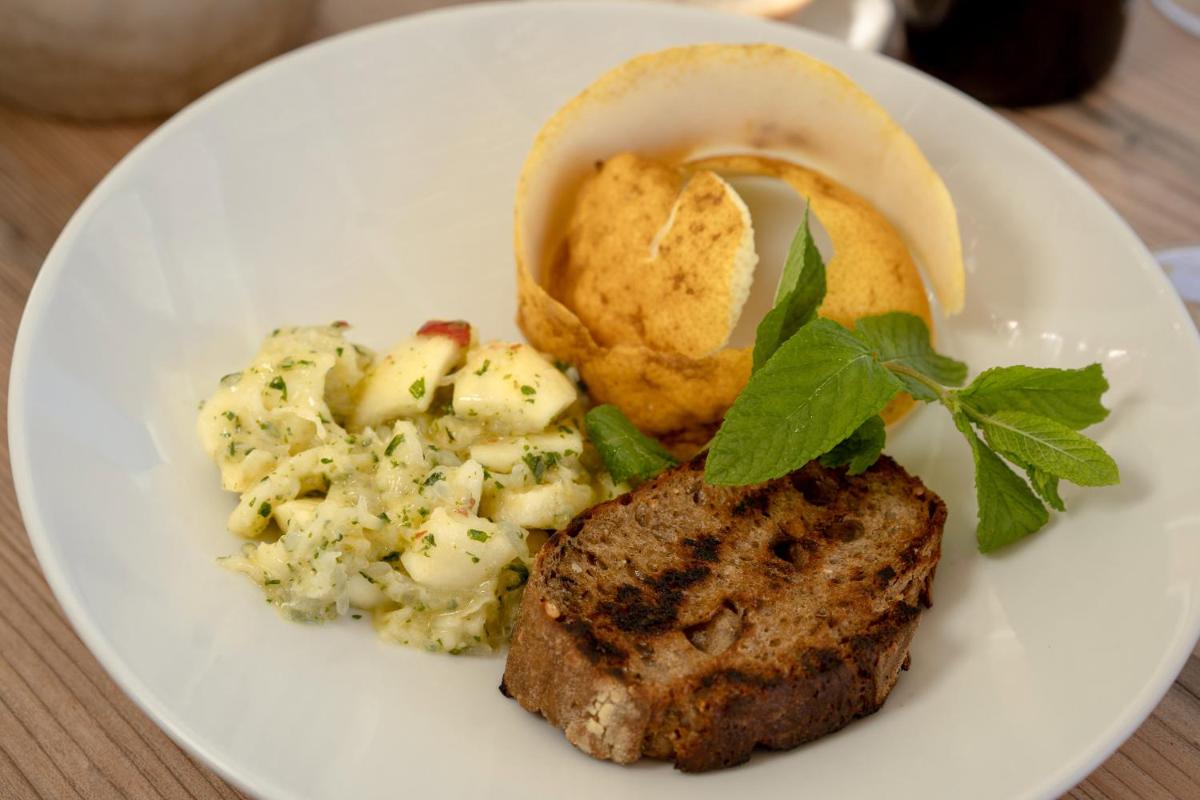 Cala Cala Rooms,Restaurant & Farm Experience