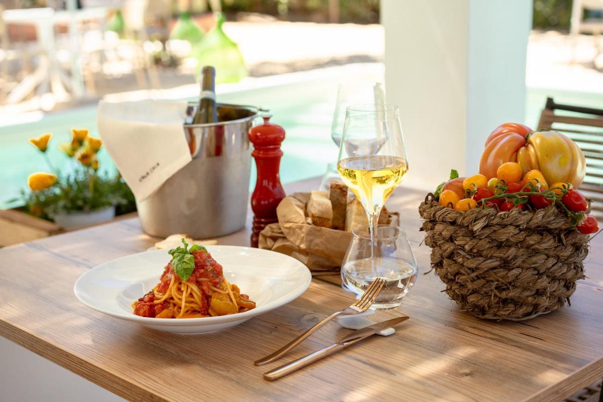 Cala Cala Rooms,Restaurant & Farm Experience