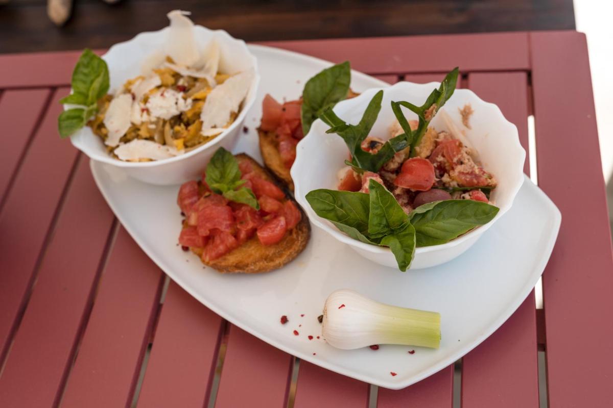 Cala Cala Rooms,Restaurant & Farm Experience