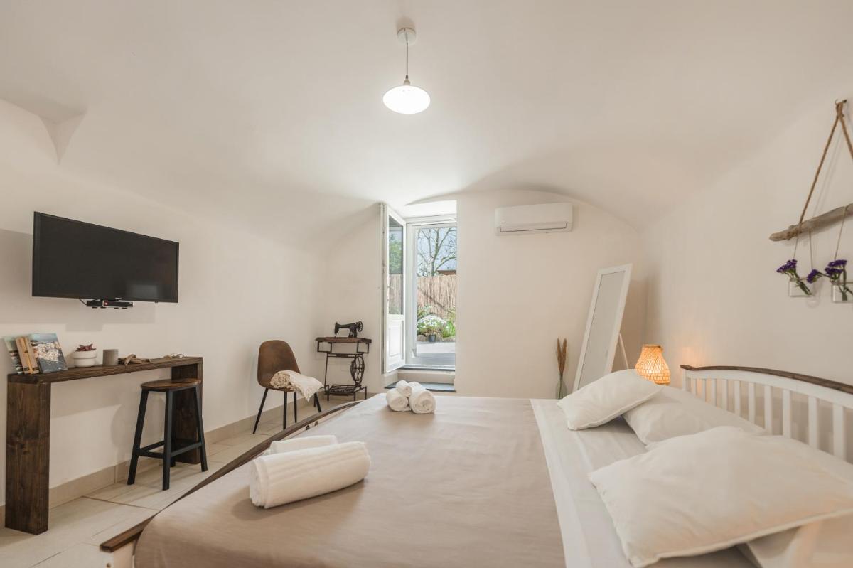 Cala Cala Rooms,Restaurant & Farm Experience