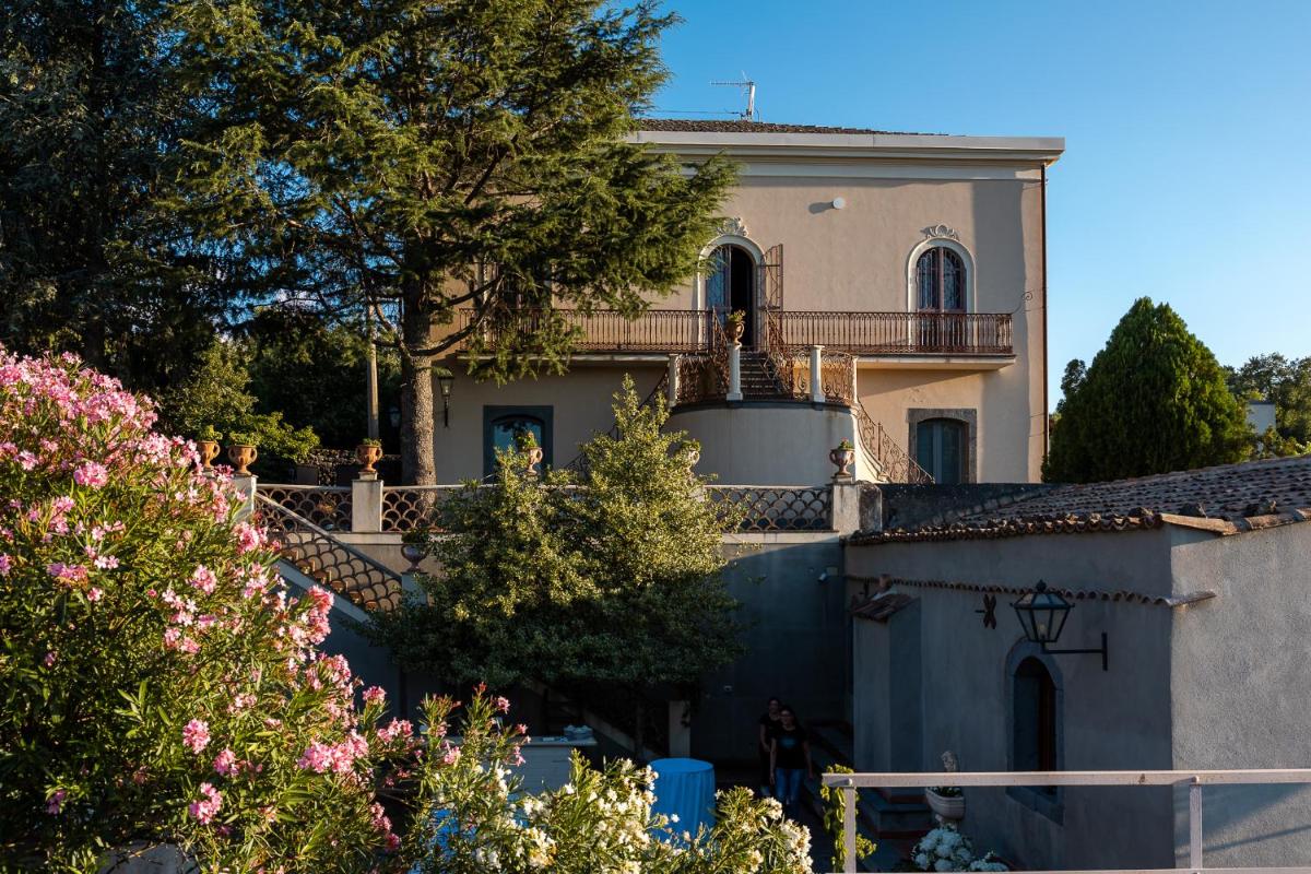 Camporè Etna Wines and Resort