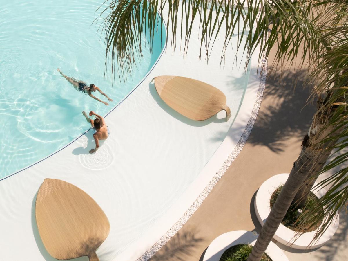 Caramel, A Resort to Live