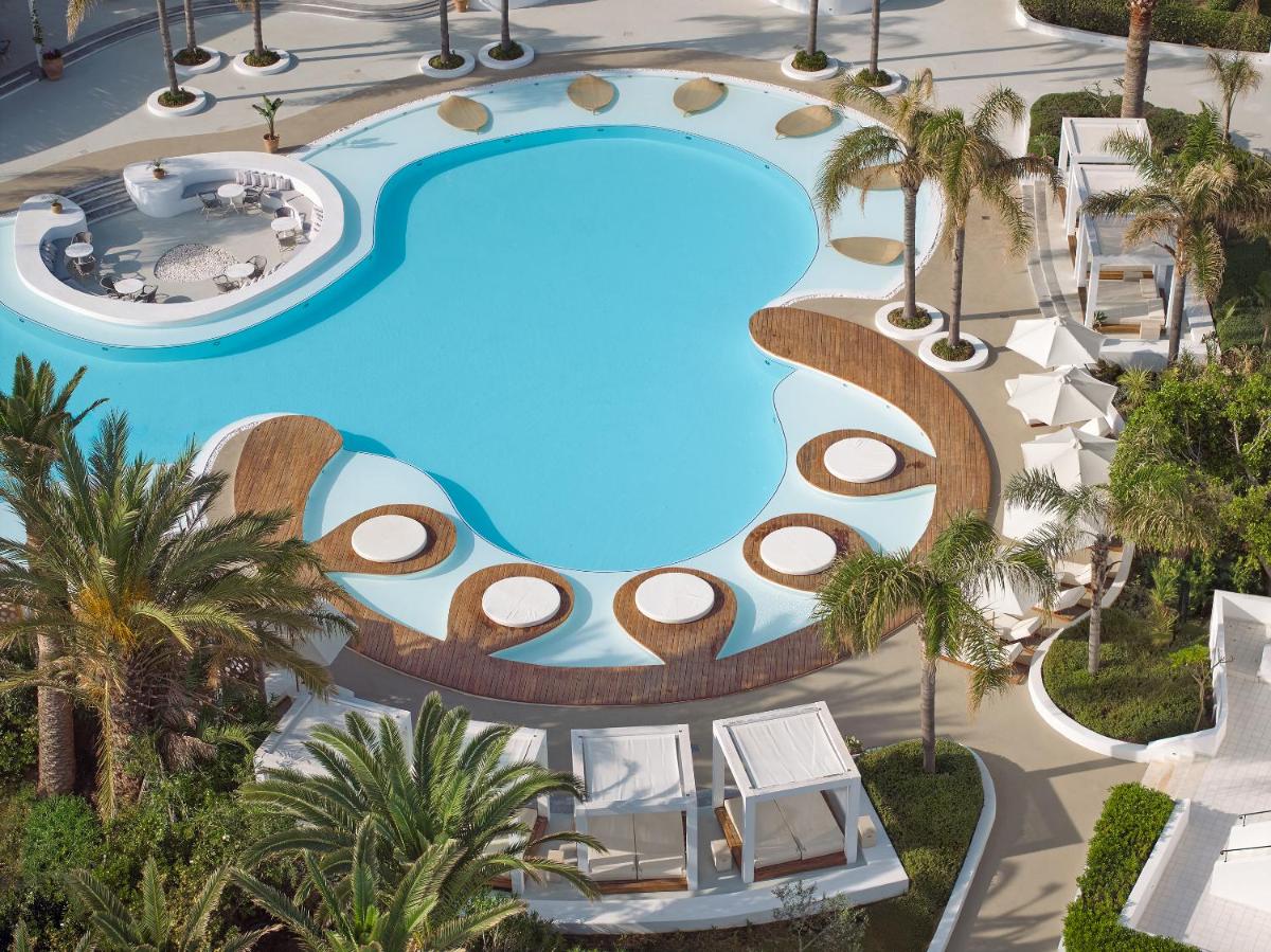 Caramel, A Resort to Live