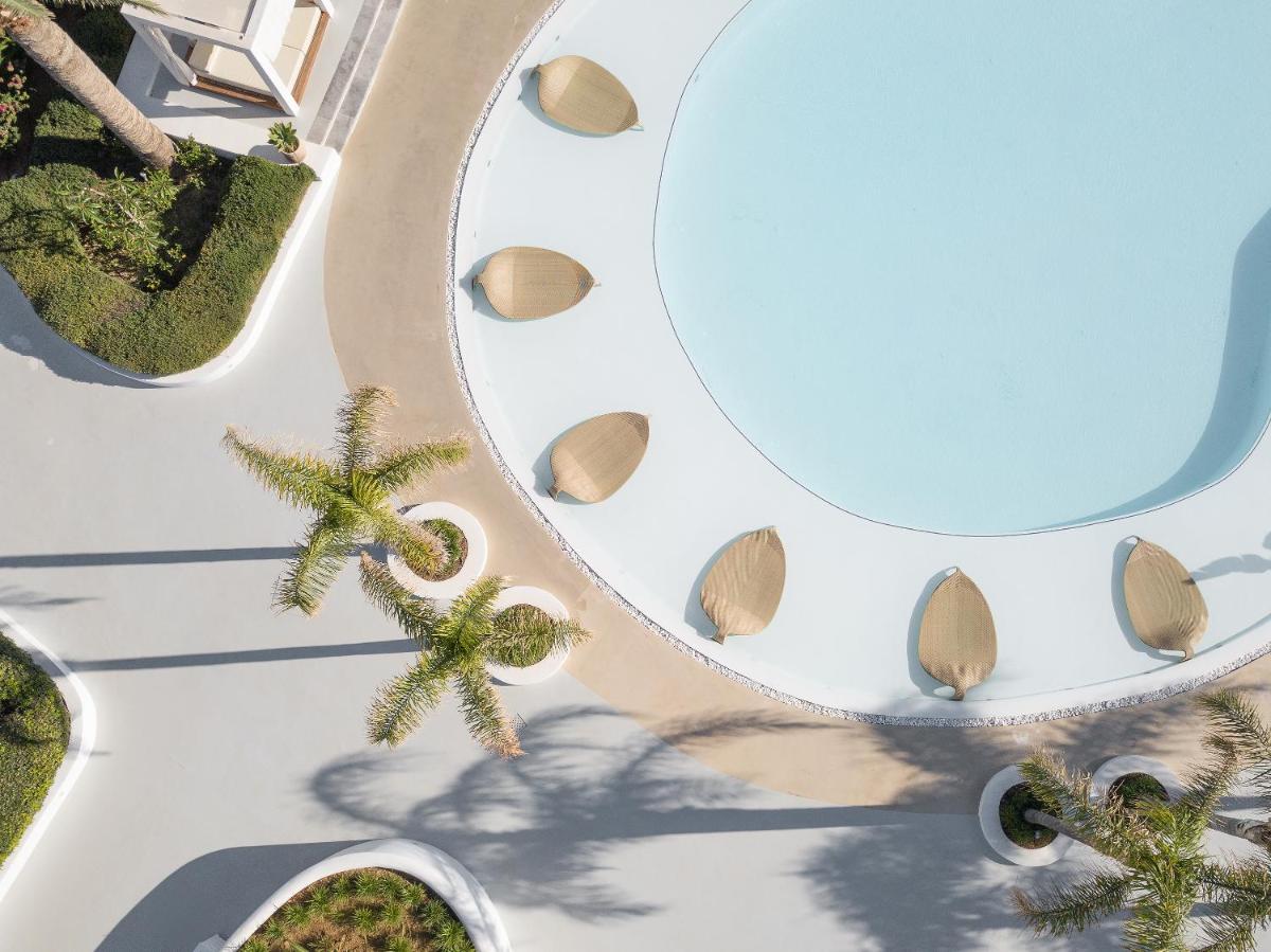Caramel, A Resort to Live