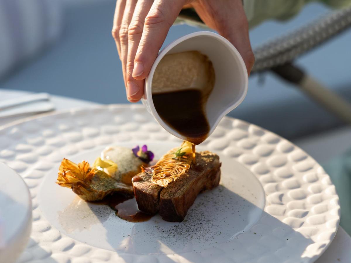Caramel, A Resort to Live