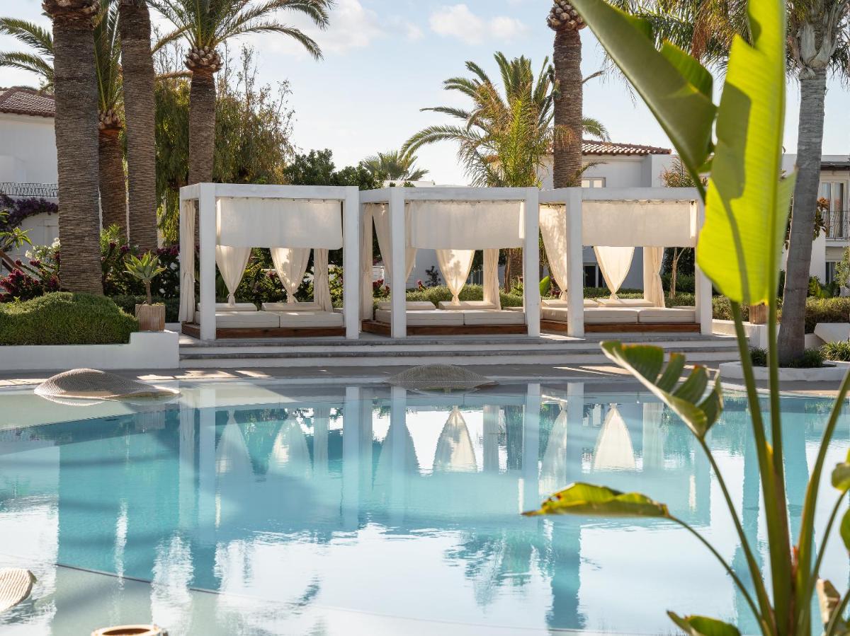 Caramel, A Resort to Live