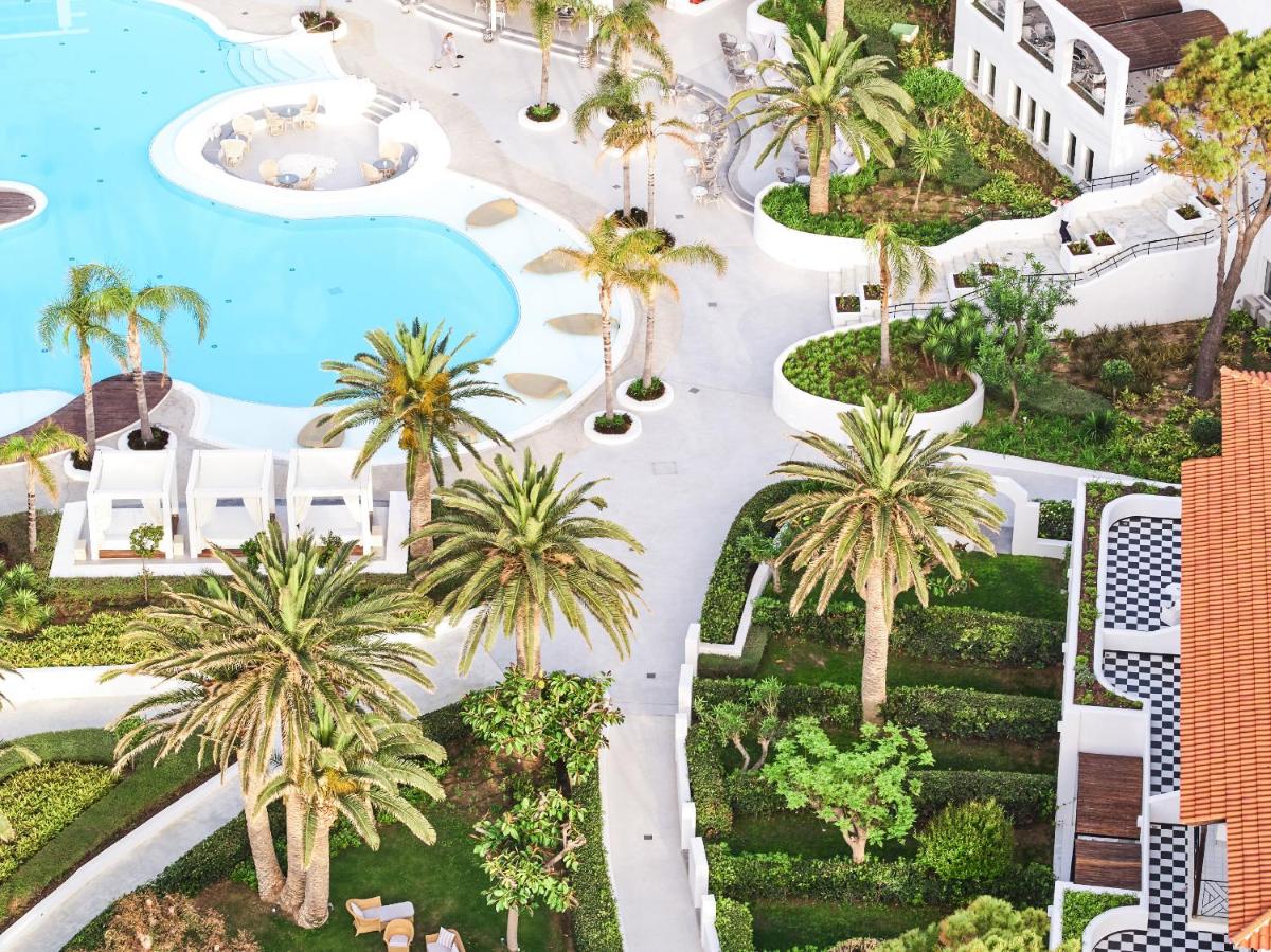 Caramel, A Resort to Live