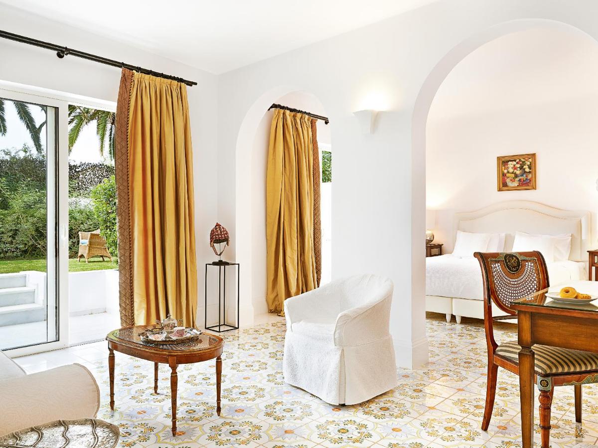 Caramel, A Resort to Live