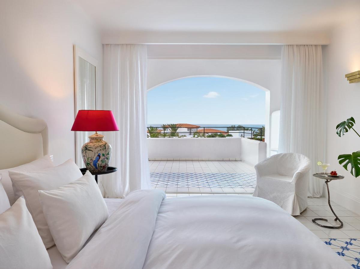 Caramel, A Resort to Live