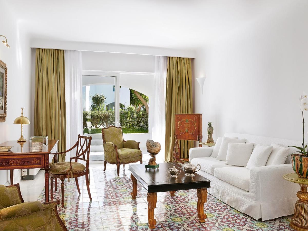 Caramel, A Resort to Live