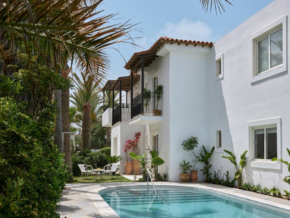 Caramel, A Resort to Live