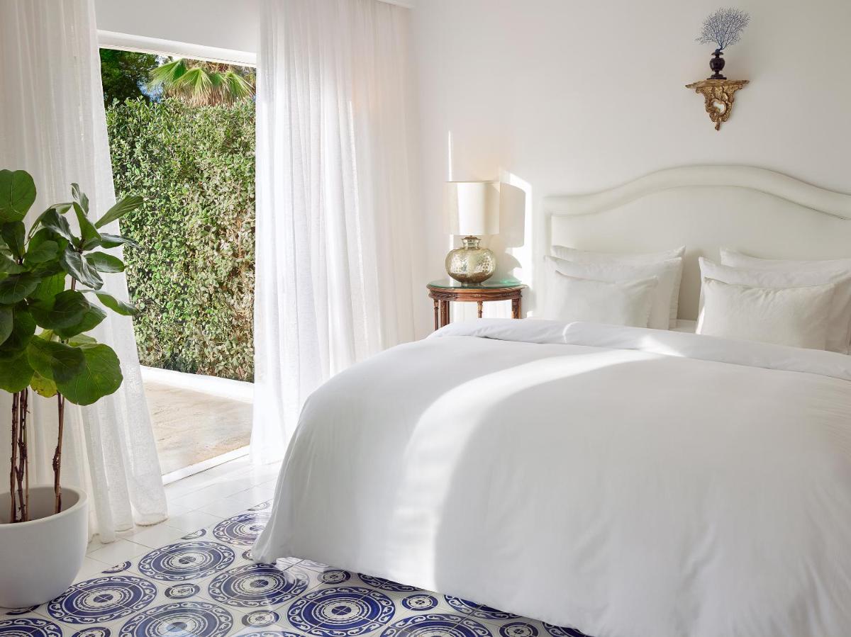 Caramel, A Resort to Live