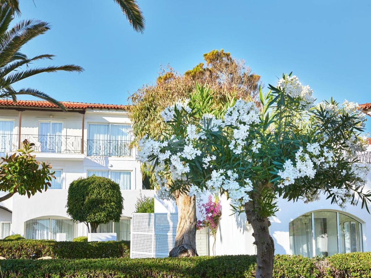 Caramel, A Resort to Live