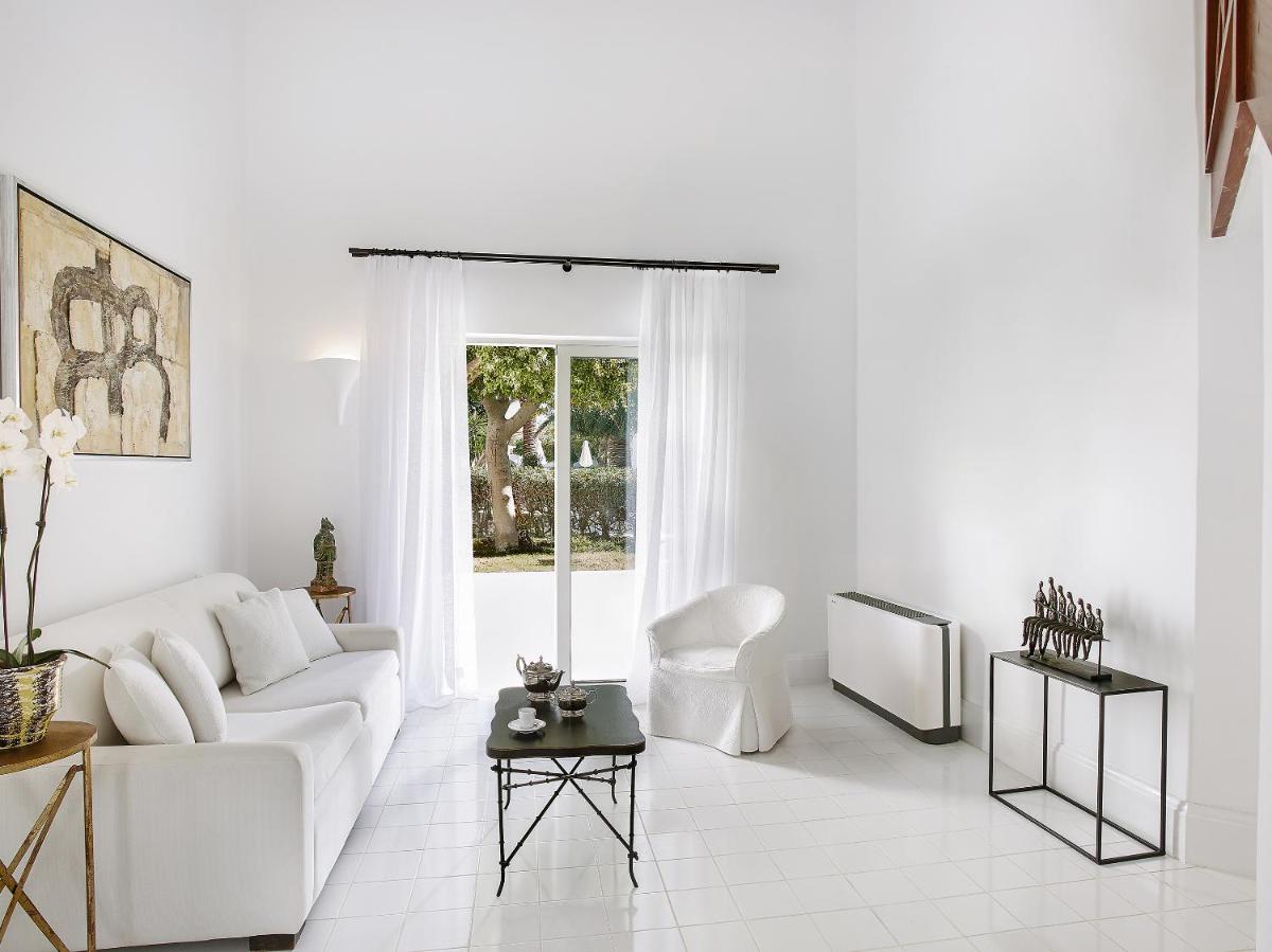Caramel, A Resort to Live
