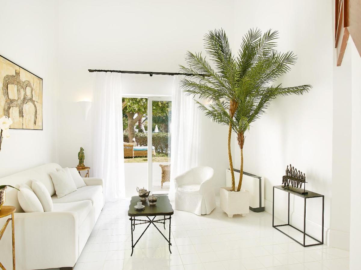 Caramel, A Resort to Live