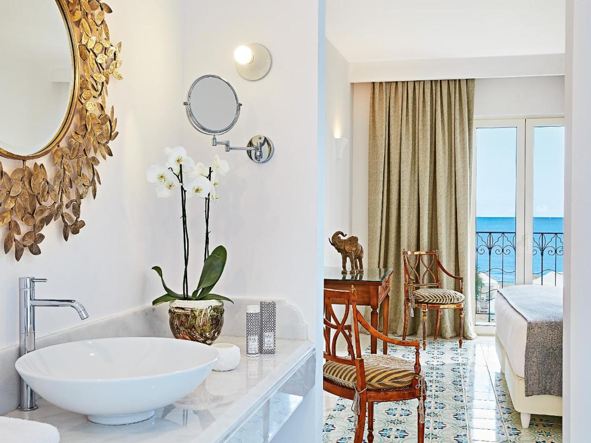 Caramel, A Resort to Live